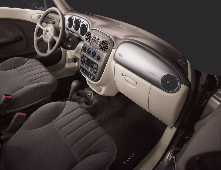 Интерьер Chrysler PT Cruiser 2001 года  (фото 68 из 141)